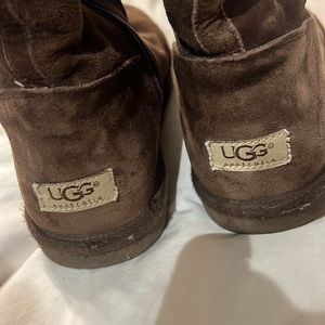 Ugg Australia 🇦🇺 USA 8 zippered boots. Dk brown
